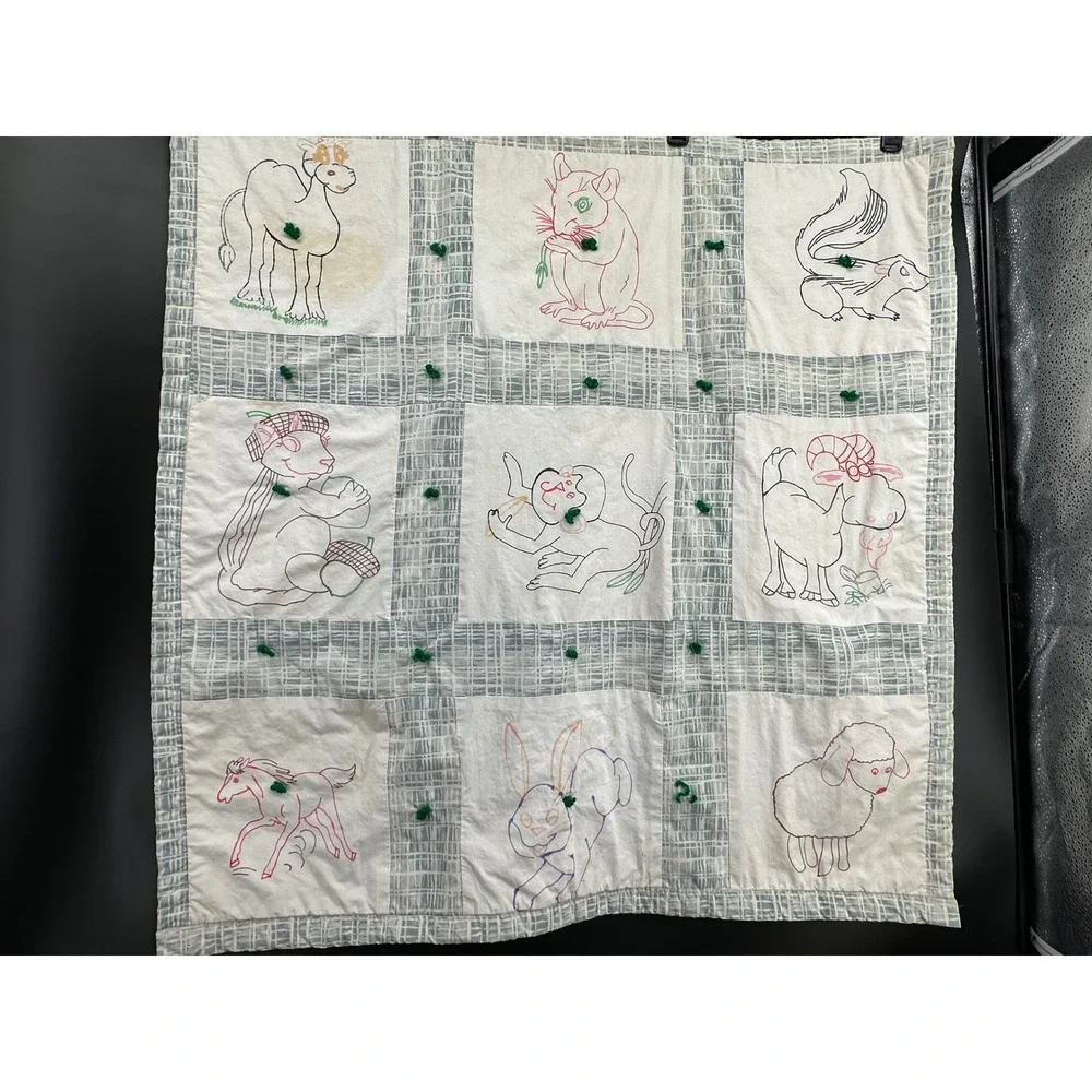 Vintage Handmade Baby Quilt Folk Art Animal Blanket‎ Patchwork Nursery 37x37
